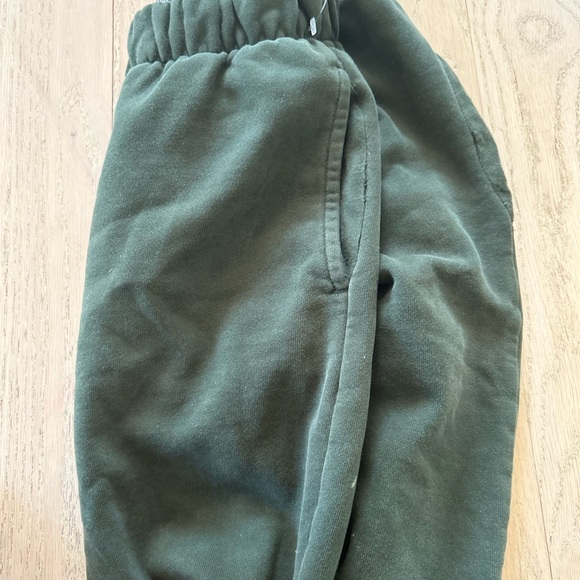 Dark green Brandy melvilles sweapants. Size small - Picture 4 of 5